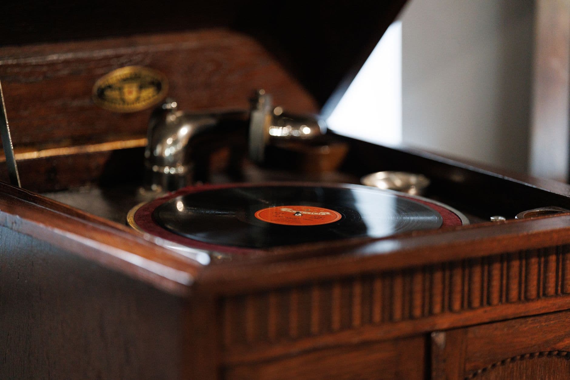 A gramophone with its record